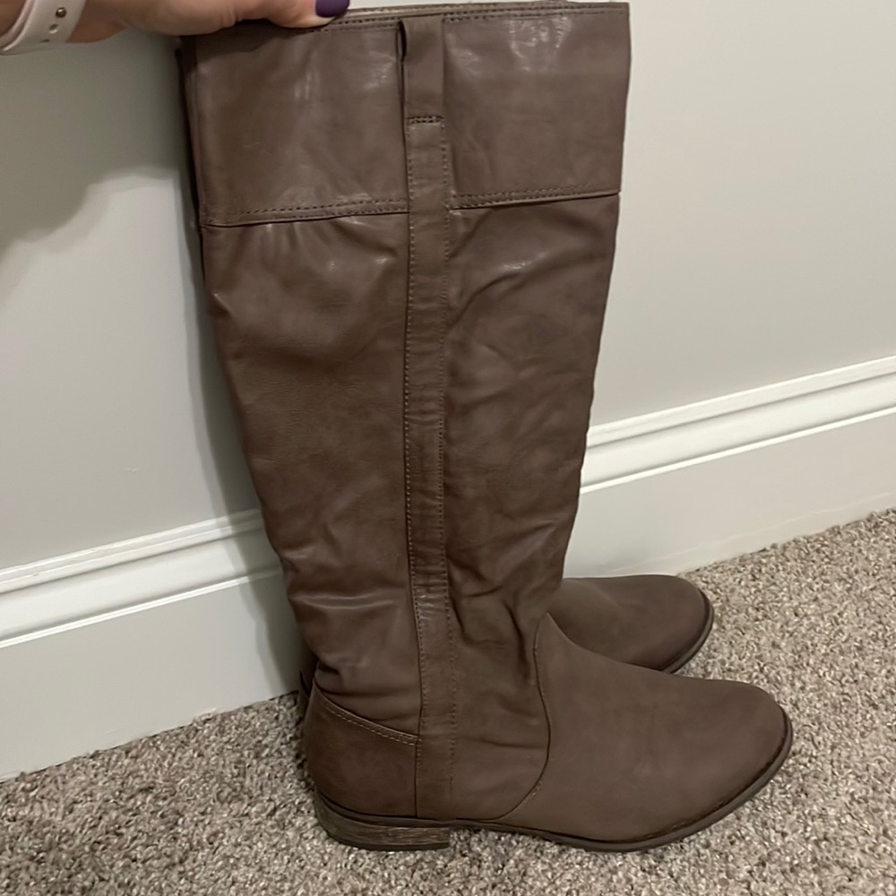 Slip on boots for fall! Will pair great with your favorite items of the season!